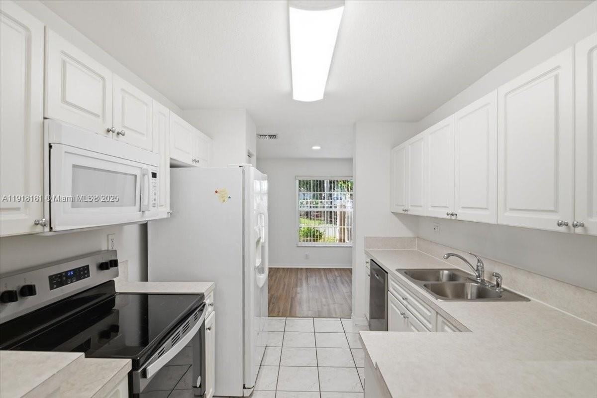 2247 Nw 171st Ter #2247 - Photo 4 of 29