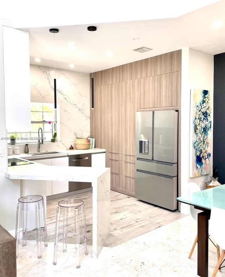 3070 Allamanda St #J - Photo 6 of 22