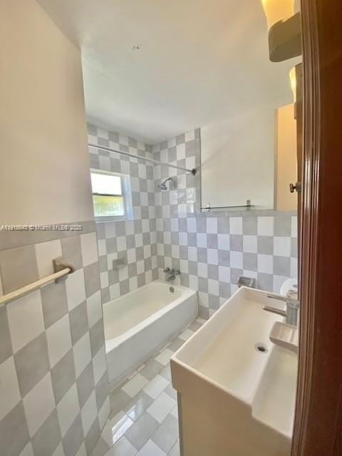 830 W 40th St #2 - Photo 5 of 21