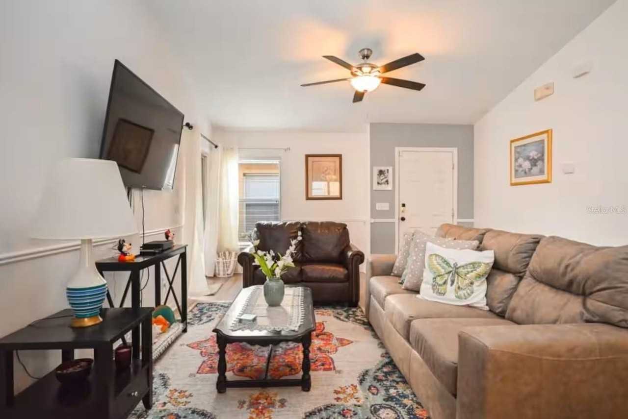 1904 Royal Ridge Dr - Photo 3 of 15