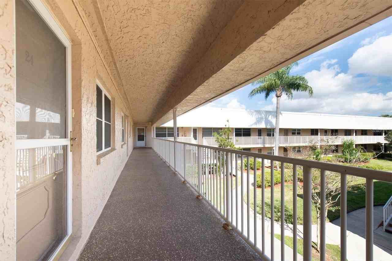 10032 65th Ave N #24 - Photo 4 of 50