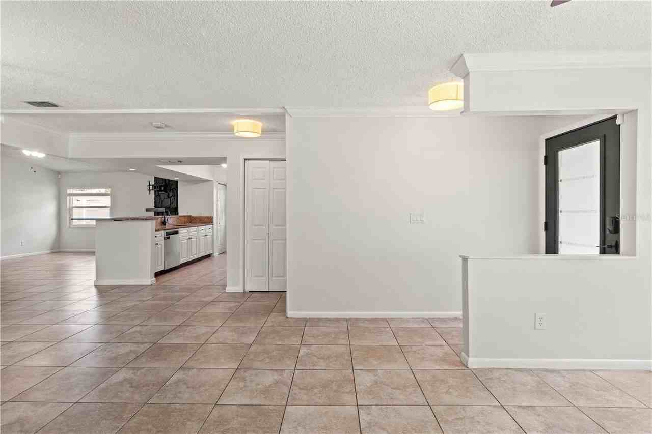 7021 Blossom Ave - Photo 6 of 25