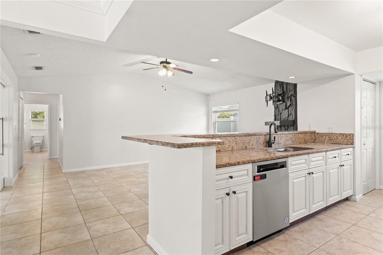 7021 Blossom Ave - Photo 7 of 25