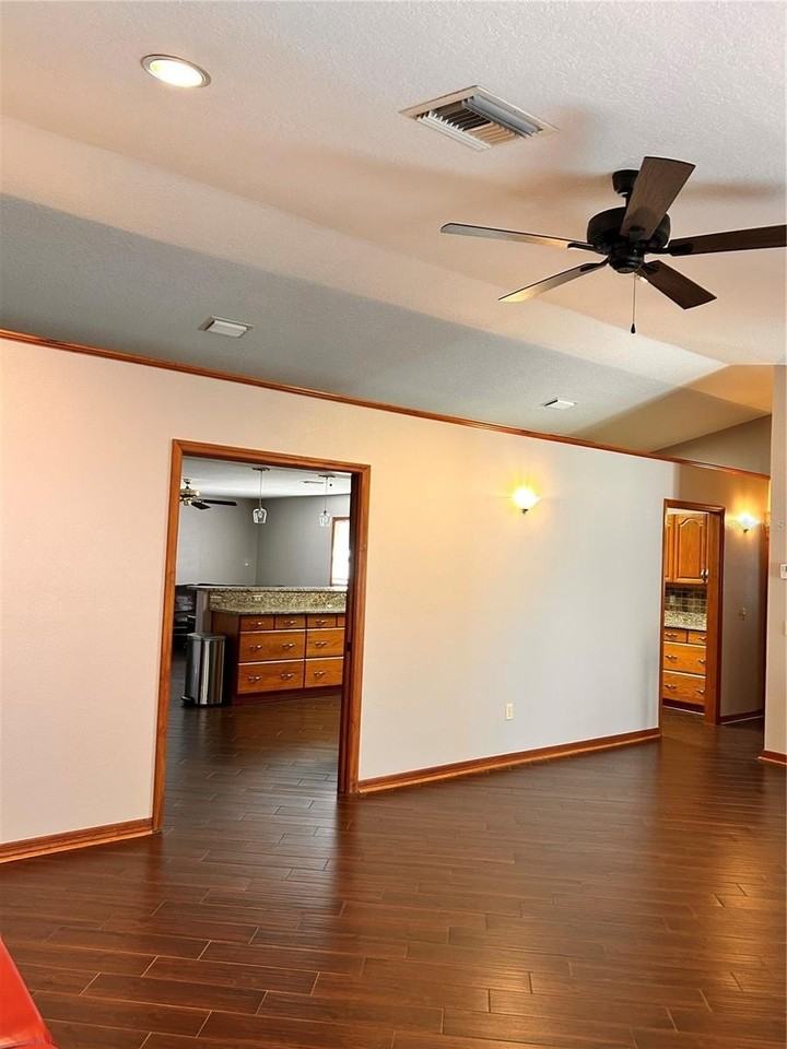 2284 Champlain Avenue - Photo 5 of 28