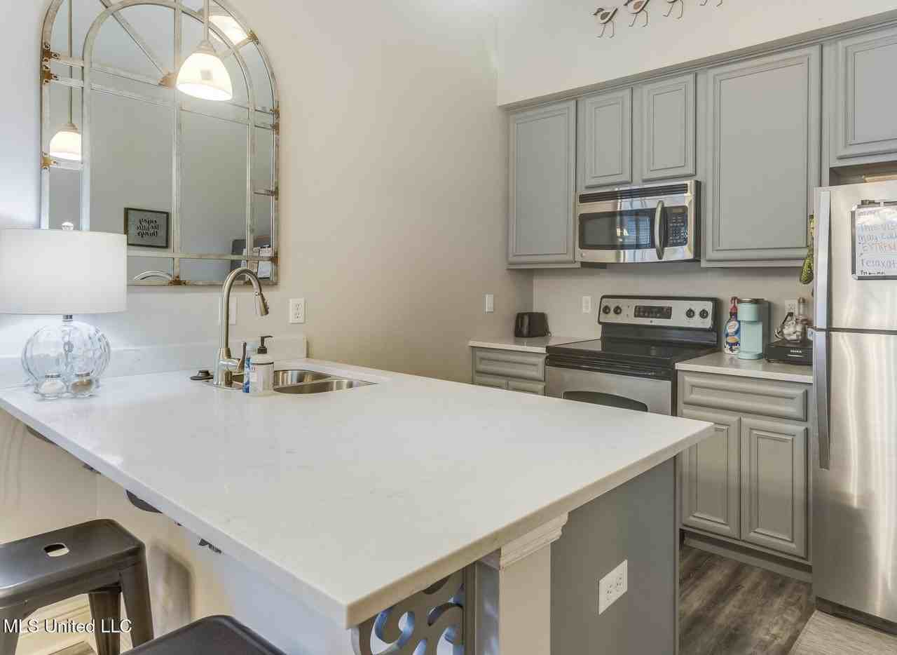 699 Dunbar Ave Apt 203 - Photo 4 of 10