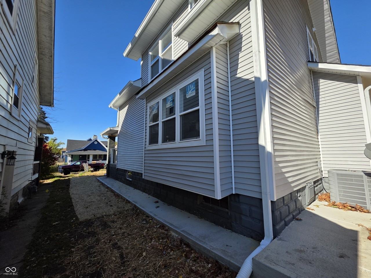 1153 Dawson St - Photo 3 of 30