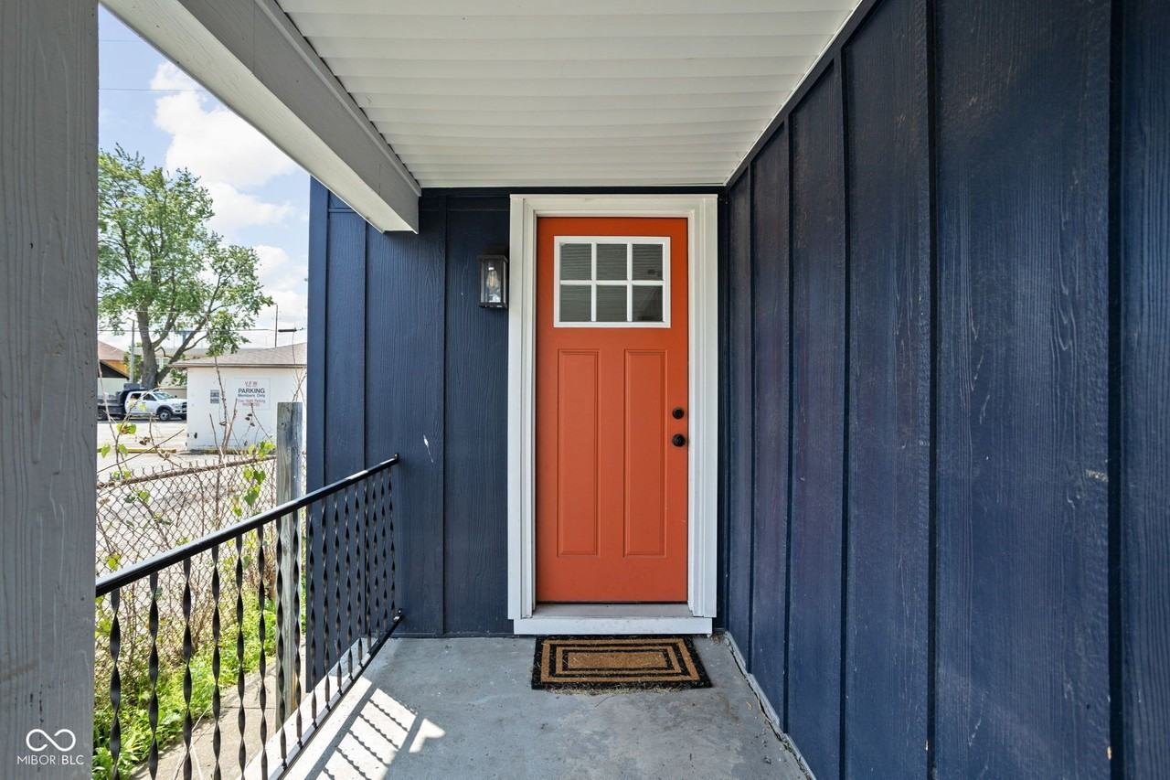 413 E Caven St - Photo 4 of 30