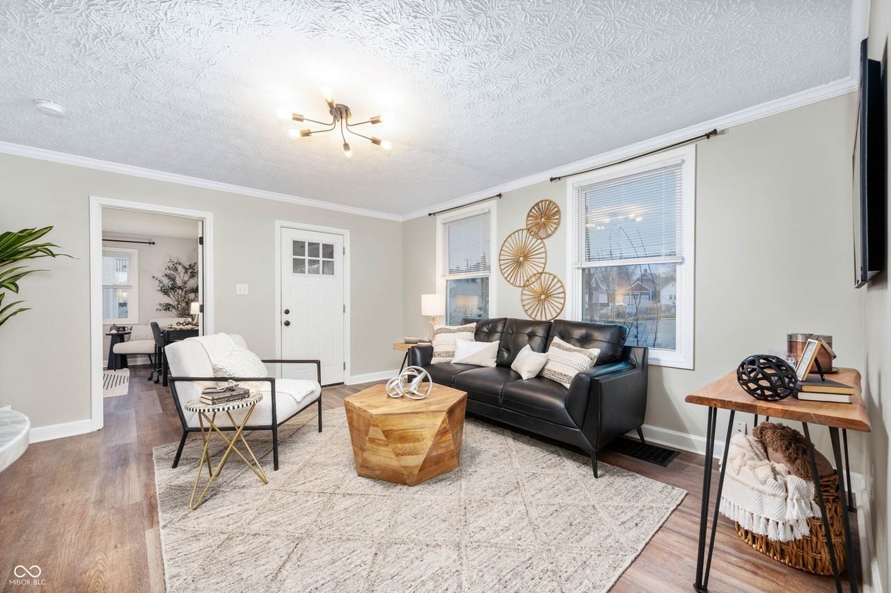 413 E Caven St - Photo 5 of 30