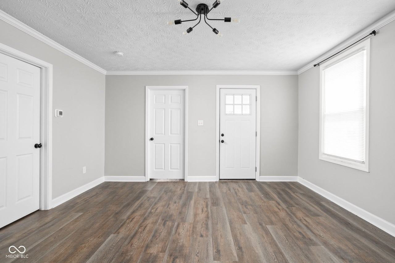 413 E Caven St - Photo 6 of 30