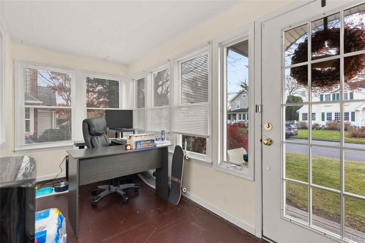 55 Robbins Avenue - Photo 3 of 20