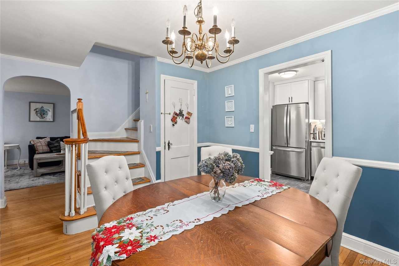 55 Robbins Avenue - Photo 7 of 20