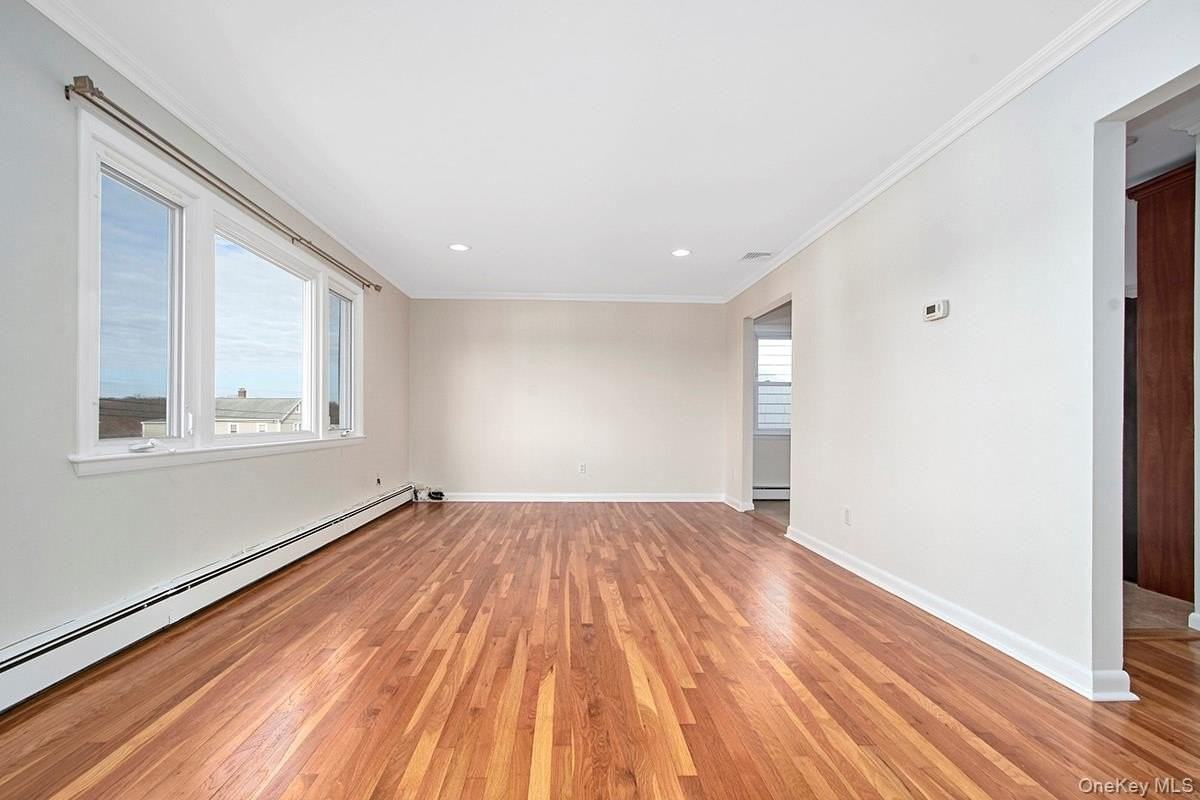 222 Gainsborg Ave E - Photo 4 of 14