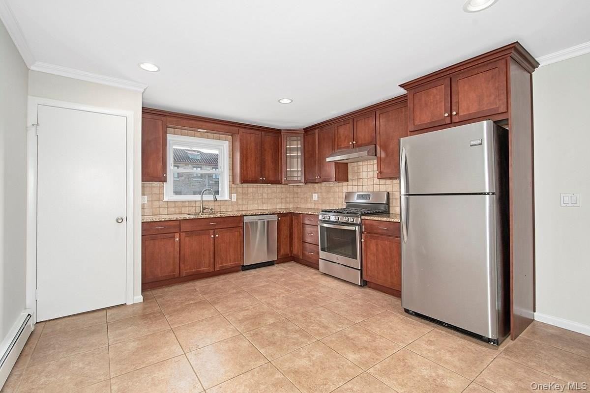 222 Gainsborg Ave E - Photo 7 of 14