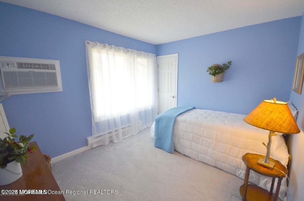 101 Hancock Ct - Photo 2 of 18