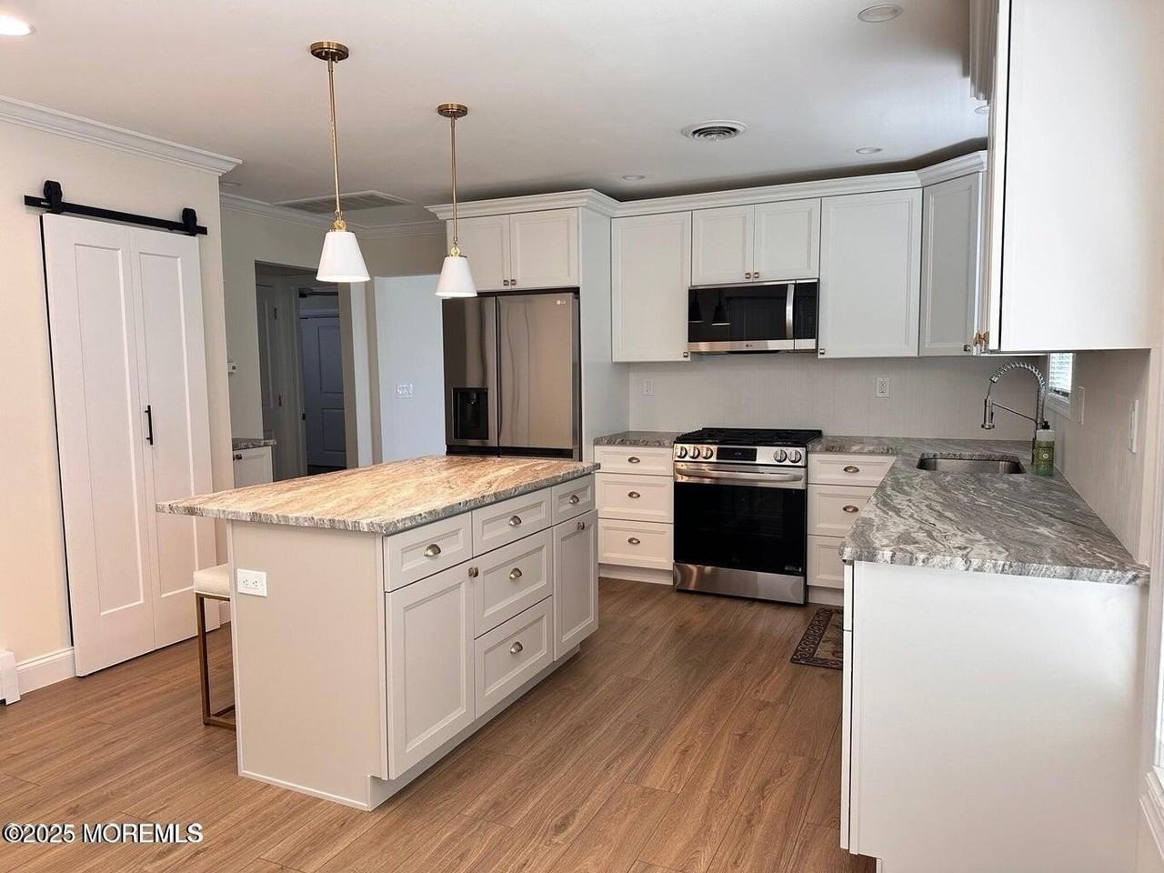 7 Carlsbad Dr - Photo 4 of 14