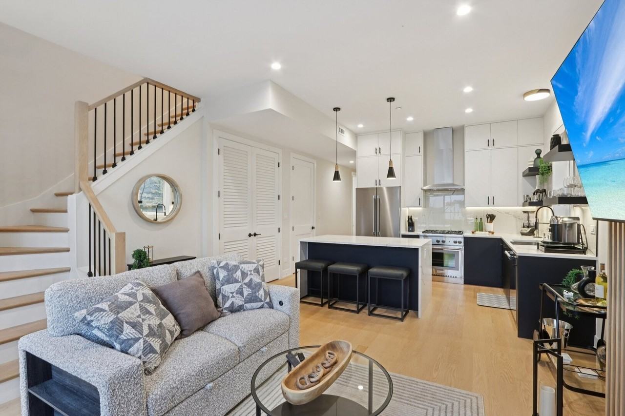 4119 North Ashland Avenue #3N - Photo 6 of 33