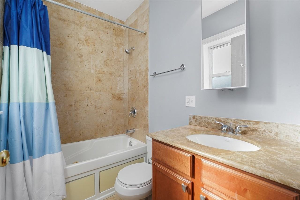 2531 West Berwyn Avenue #3 - Photo 6 of 14