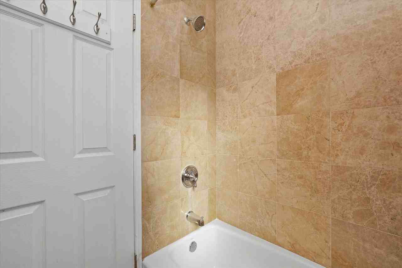 2531 West Berwyn Avenue #3 - Photo 7 of 14