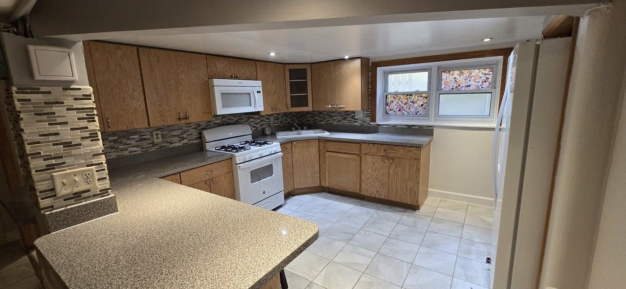 5135 West Roscoe Street #B - Photo 2 of 13