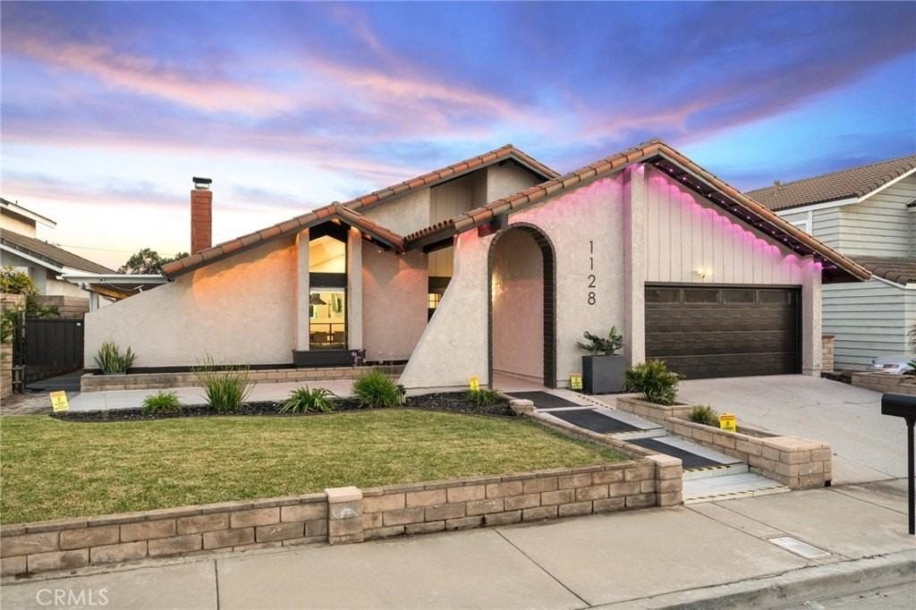 1128 Dawn Ridge Way - Photo 2 of 32