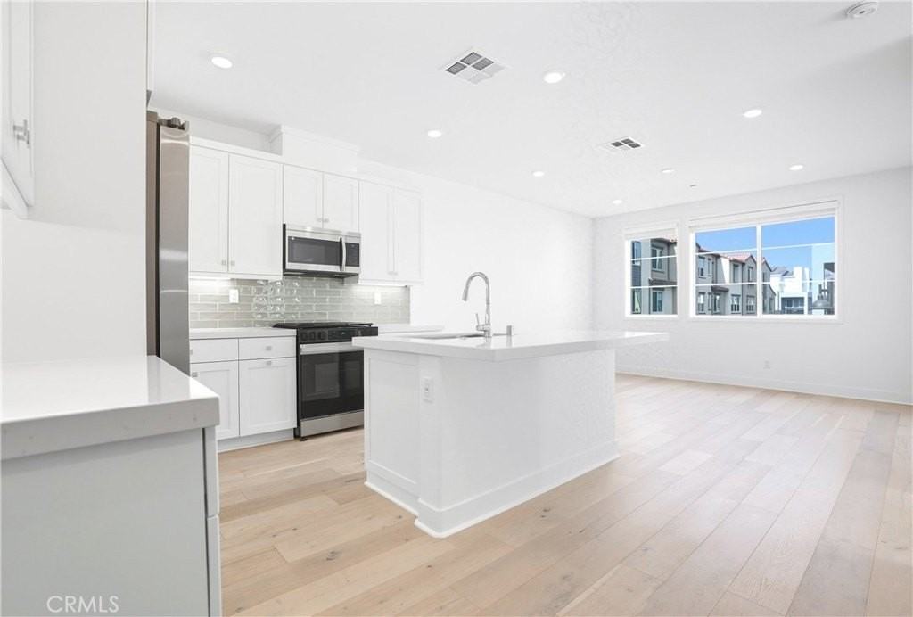 3140 Cove St - Photo 2 of 50