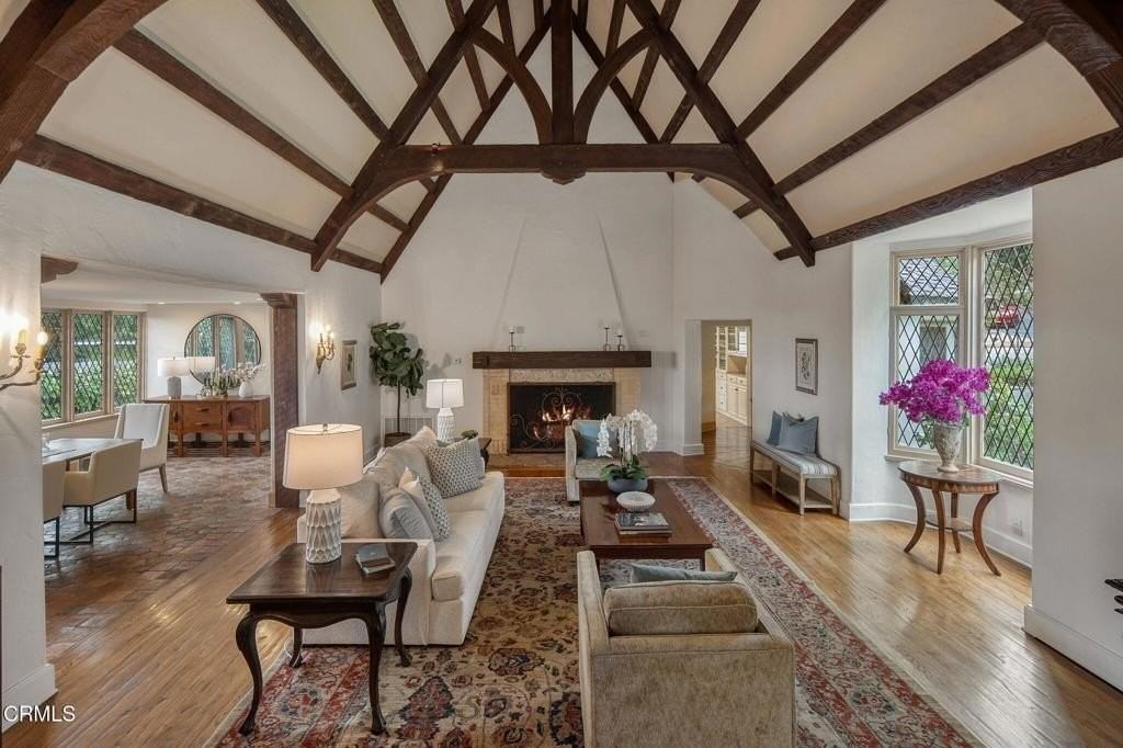 790 Huntington Cir - Photo 4 of 23