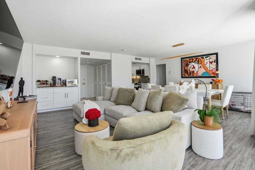 1730 Avenida Del Mundo #502 - Photo 3 of 32