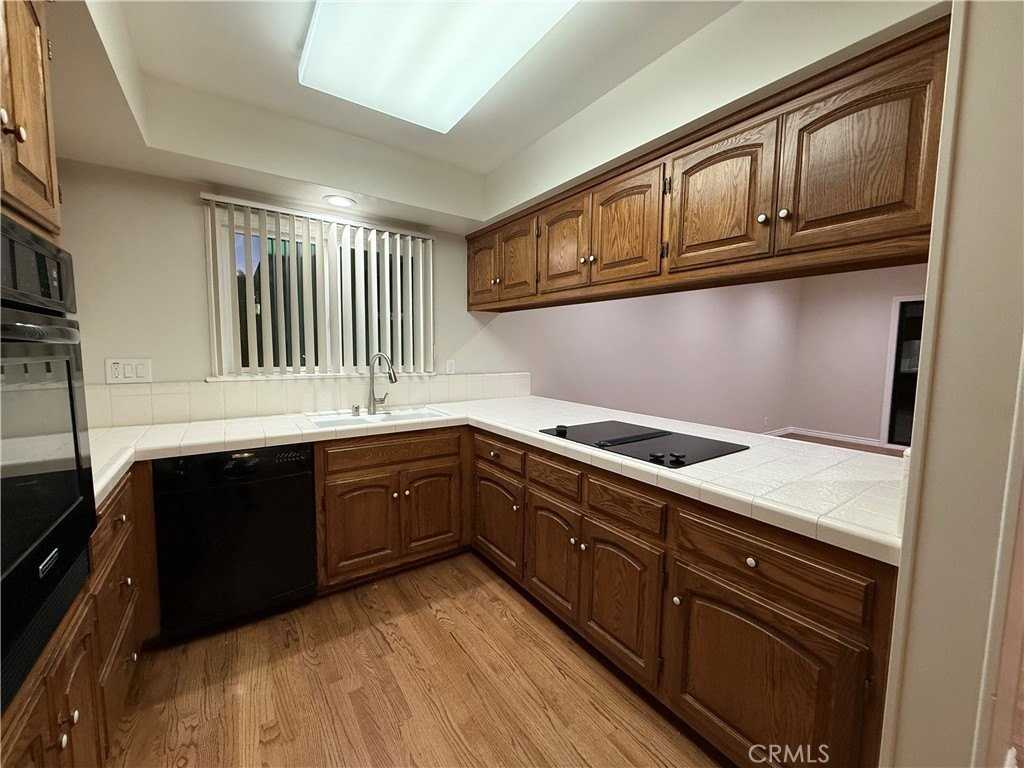 1825 Valleta Dr - Photo 7 of 20