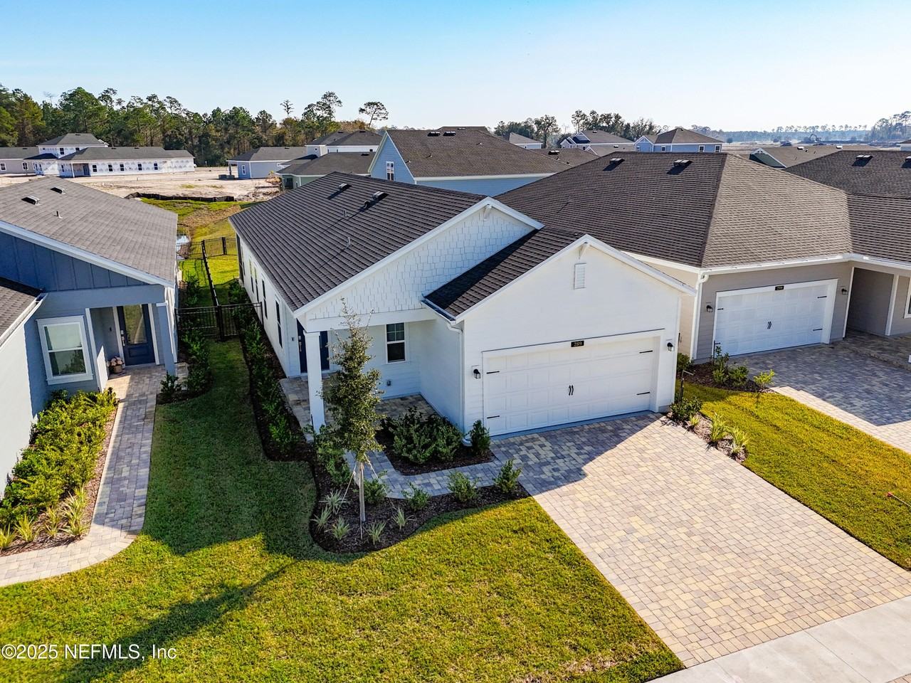 289 Pentwater Rd - Photo 3 of 36