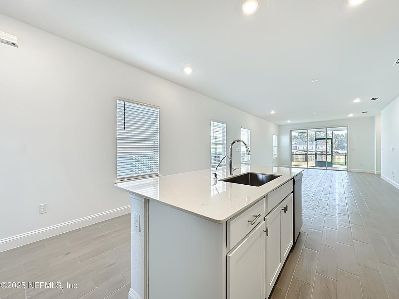 289 Pentwater Rd - Photo 7 of 36