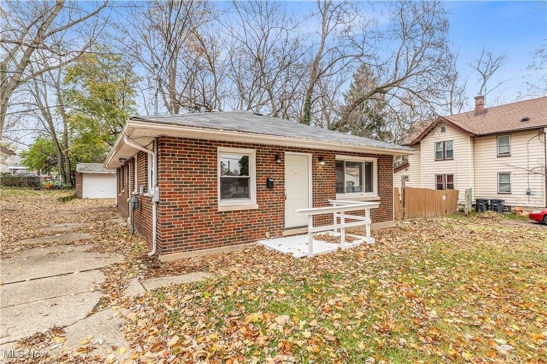 1092 Peerless Ave - Photo 2 of 22