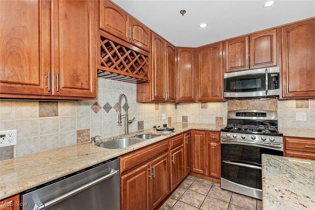 408 W Saint Clair Ave #226 - Photo 3 of 37