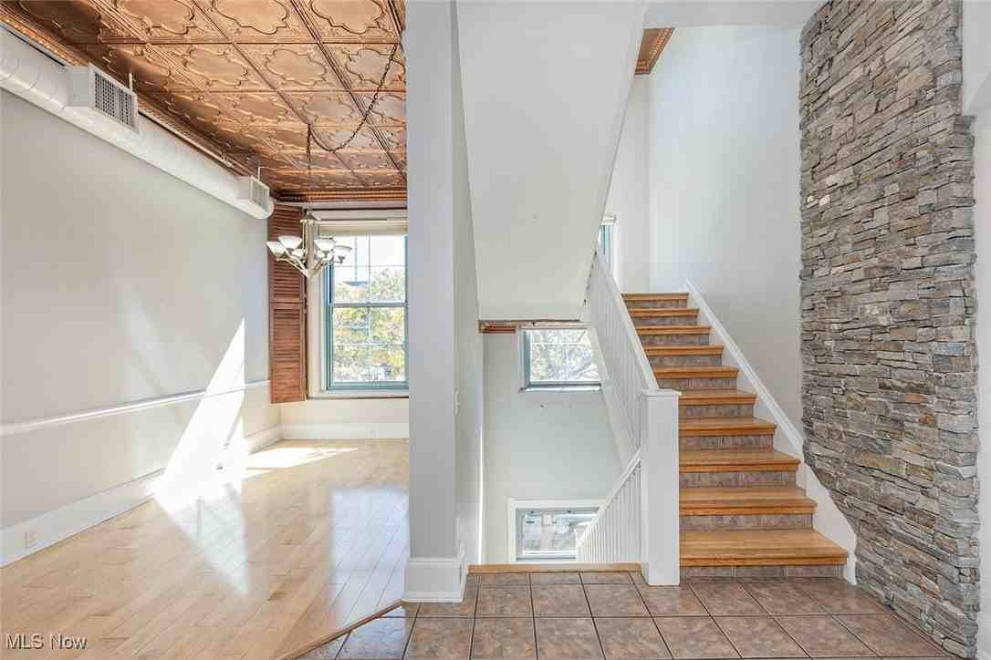 408 W Saint Clair Ave #226 - Photo 5 of 37