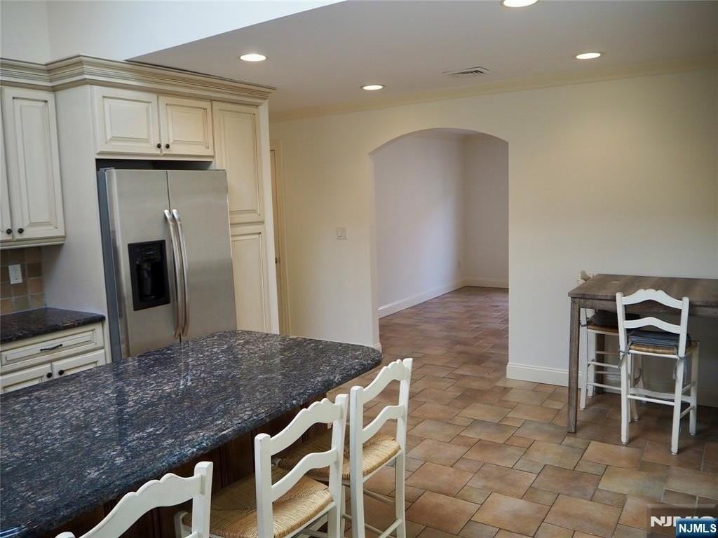 744 Hamilton Ave - Photo 4 of 29