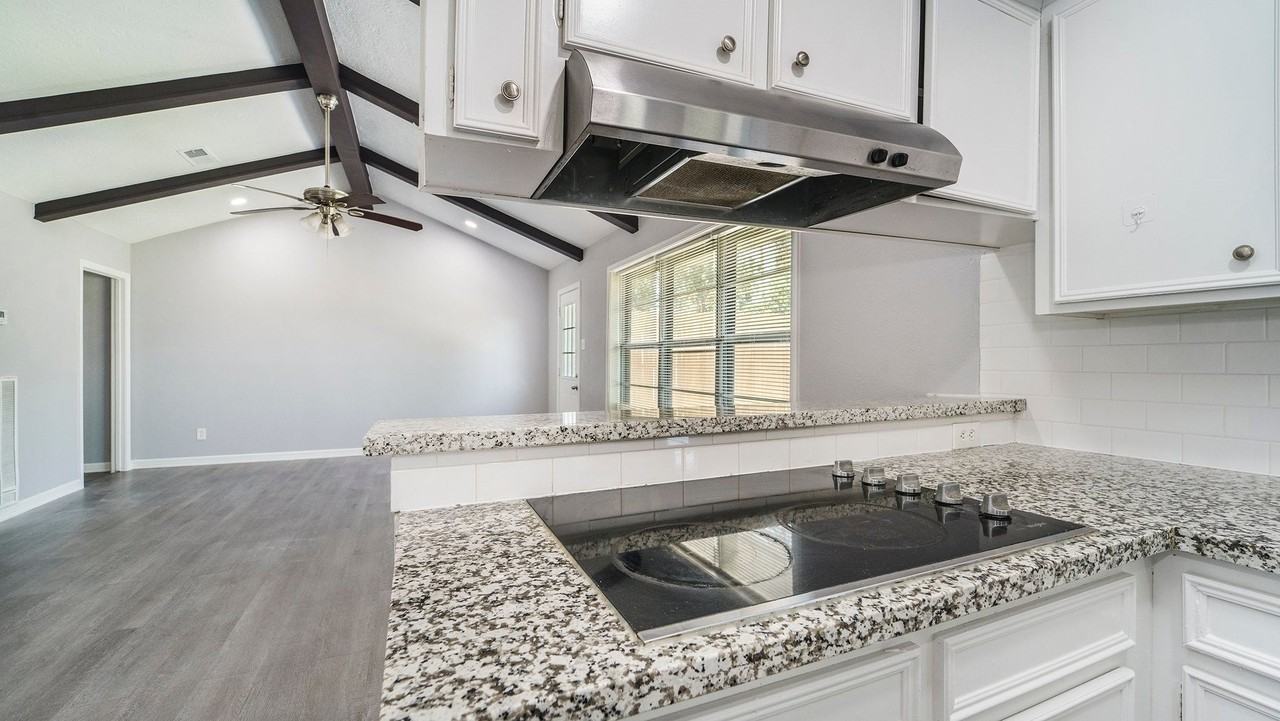 3008 Columbia Street - Photo 5 of 23