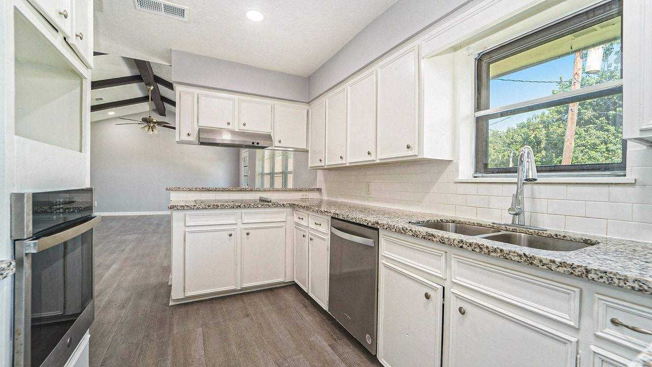 3008 Columbia Street - Photo 6 of 23