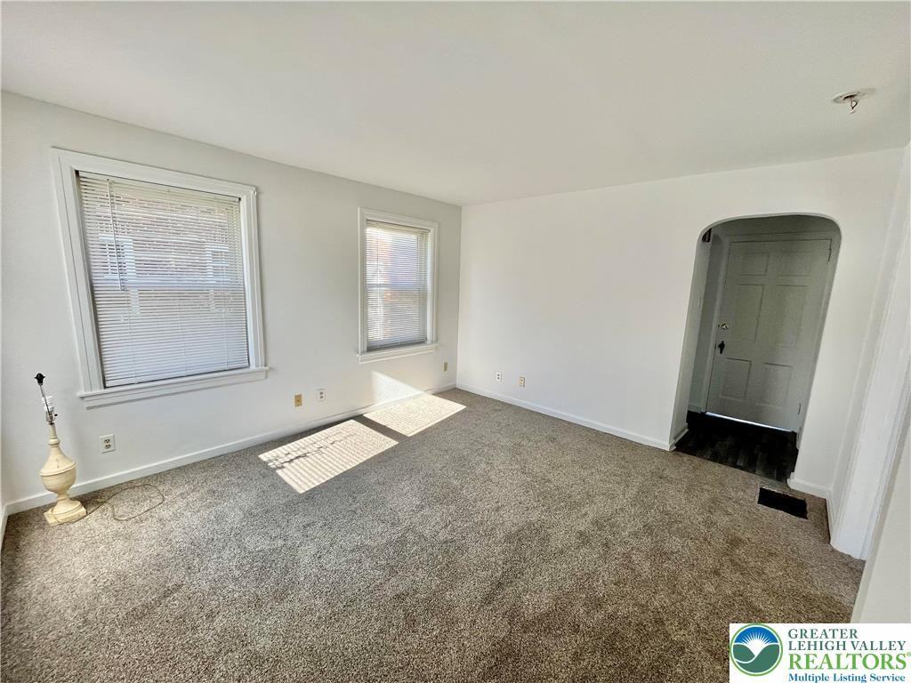 103 West Grant Street - Photo 3 of 7