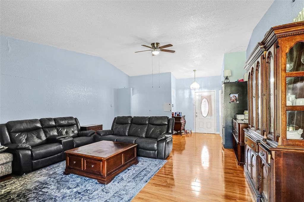 3217 Lariat Lane - Photo 5 of 15