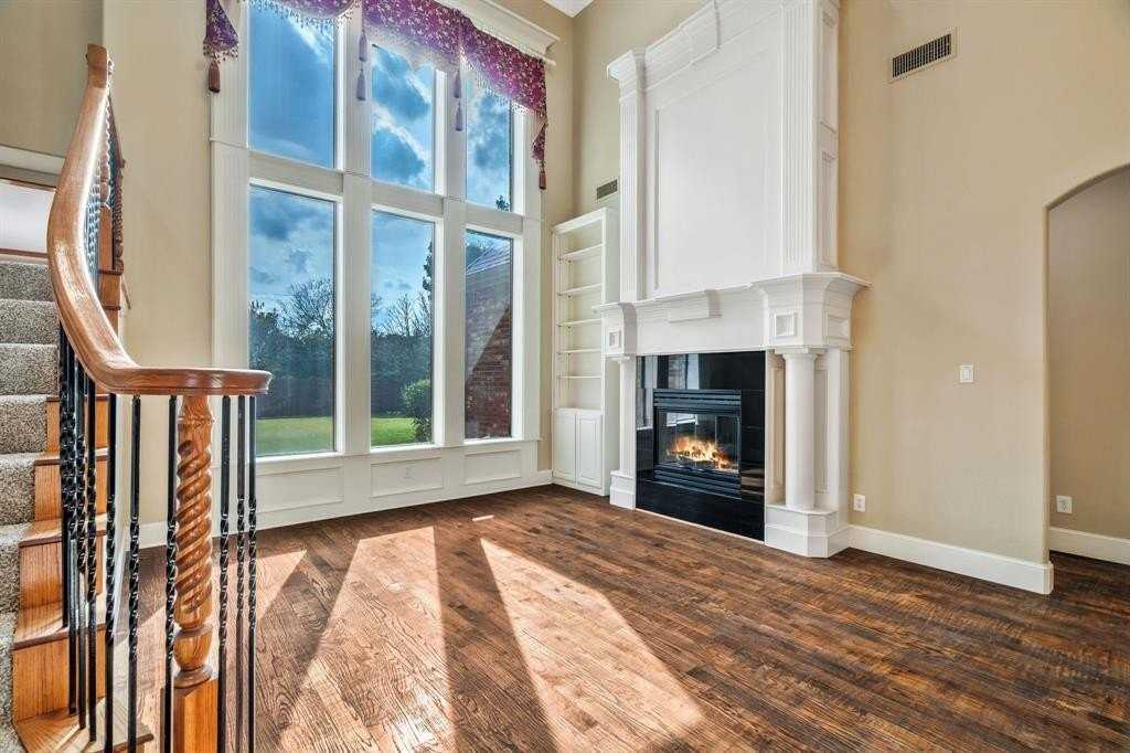 3229 Fannin Ln - Photo 6 of 33