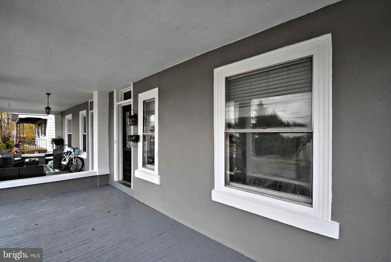 778 Starr St - Photo 5 of 46