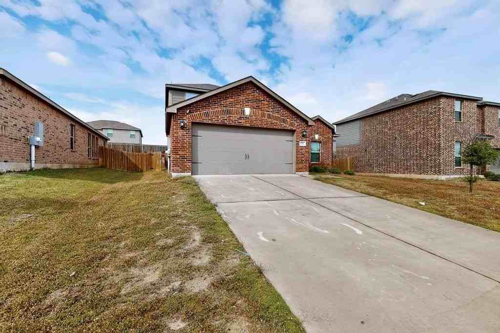 272 Moonstone Way - Photo 2 of 40