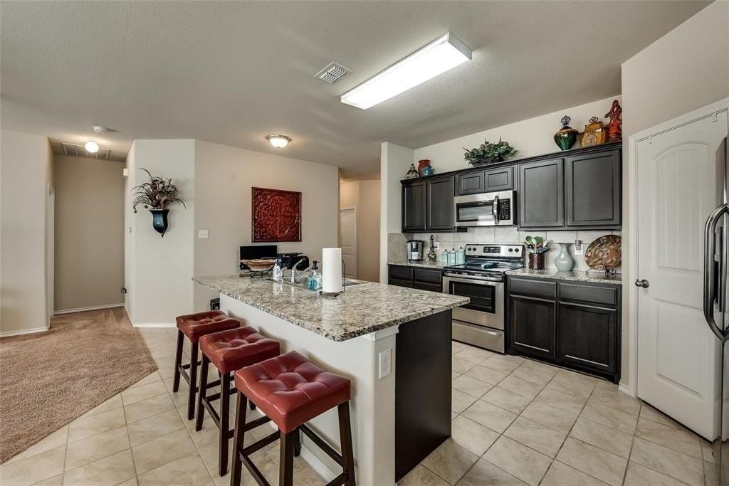 649 Clearbrook St - Photo 7 of 37