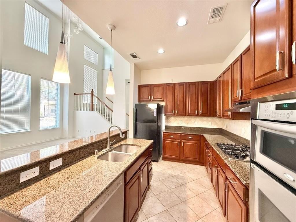 2008 Grove Park Ln - Photo 2 of 16