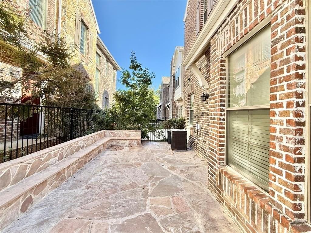 2008 Grove Park Ln - Photo 5 of 16