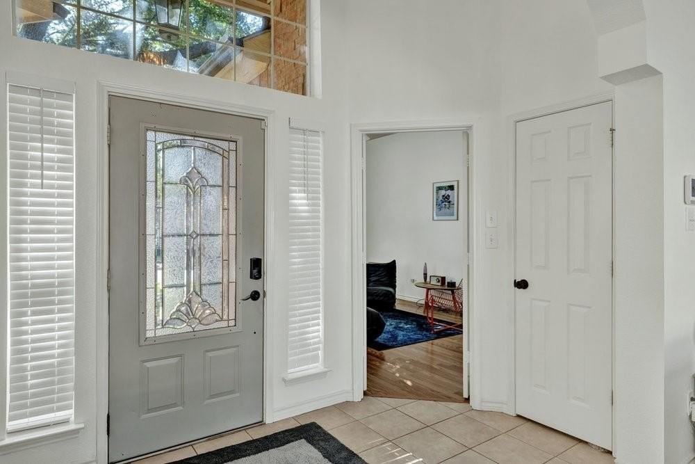 18 Equestrian Ct - Photo 3 of 28