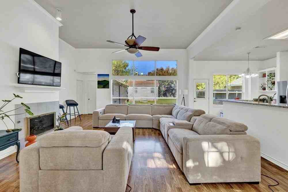 18 Equestrian Ct - Photo 5 of 28