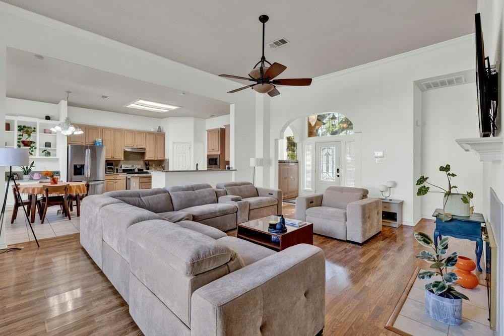 18 Equestrian Ct - Photo 6 of 28