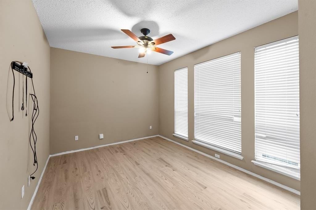 1226 Rivercrest Dr - Photo 5 of 16