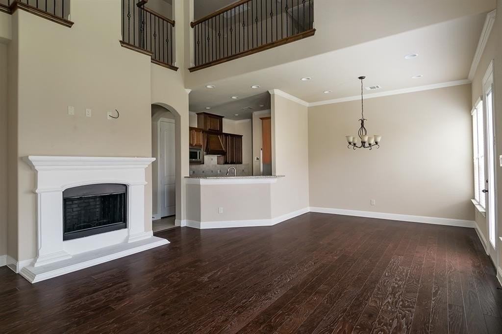 573 Enfield Dr - Photo 3 of 25