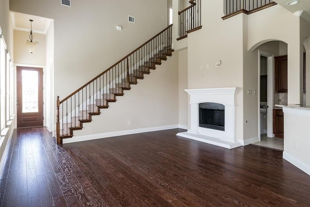 573 Enfield Dr - Photo 6 of 25